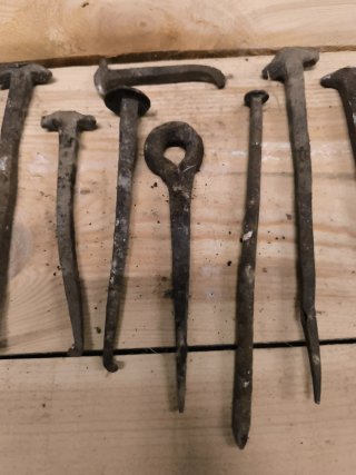 Clavos de hierro antiguos forja artesanal