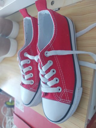 Zapatillas rojas talla 30 solo puestas una vez