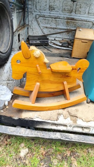 Caballo balancín de madera