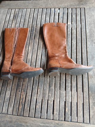 Botas altas de cuero marrón para mujer