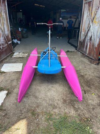 Bicicleta acuática trimarán lista para usar