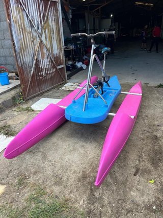 Bicicleta acuática trimarán lista para usar