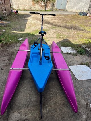 Bicicleta acuática trimarán lista para usar