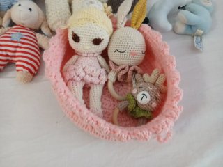 Lote de peluches y muñecos para bebé