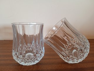 Juego de licorera y 6 vasos de cristal