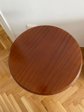 Mesa auxiliar redonda de madera