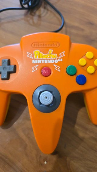 Pokemon Stadium + Mando Pikachu Naranja N64