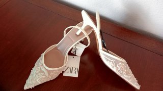 Zapatos de tacón Zara encaje beige