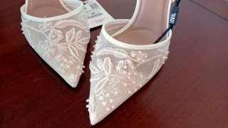 Zapatos de tacón Zara encaje beige