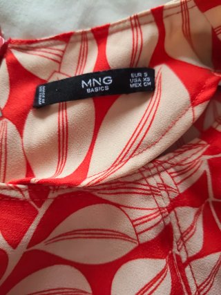 Macacão curto Mango bege e vermelho T. S