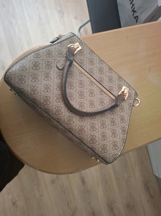 Bolso Guess Marrón y Dorado