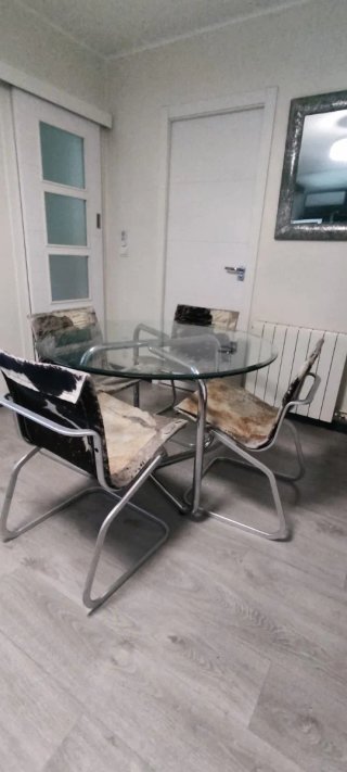 Mesa y Sillas Comedor Cristal y Metal