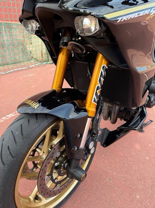 Yamaha Tracer 9 GT Negra y Dorada