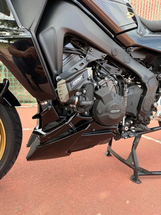 Yamaha Tracer 9 GT Negra y Dorada