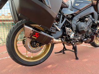 Yamaha Tracer 9 GT Negra y Dorada