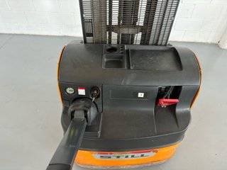 Apilador STILL EGV 14 - 1400 kg Mástil triplex