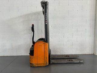 Apilador STILL EGV 14 - 1400 kg Mástil triplex