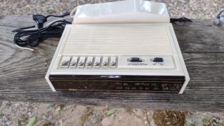 Radio despertador con teléfono integrado de los 80
