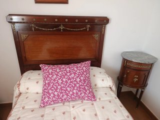 Dormitorio antiguo restaurado al completo.
