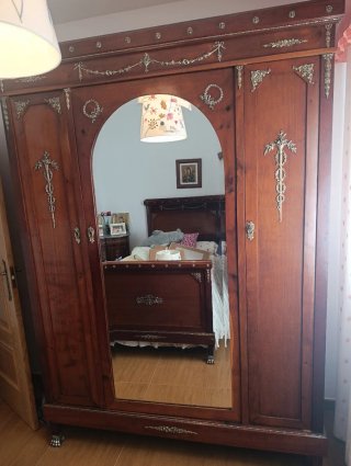 Dormitorio antiguo restaurado al completo.