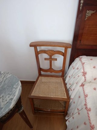 Dormitorio antiguo restaurado al completo.