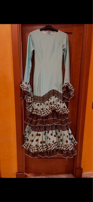 Vestido de flamenca azul y marrón