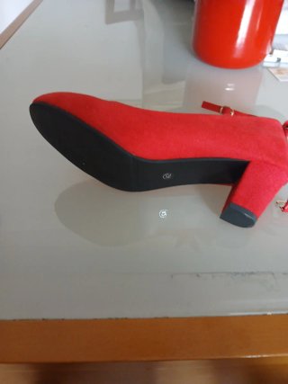 Zapatos de tacón rojos