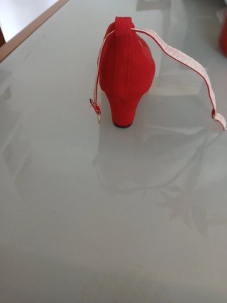 Zapatos de tacón rojos