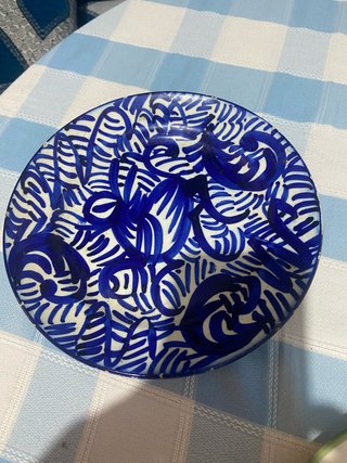 Plato decorativo azul y blanco