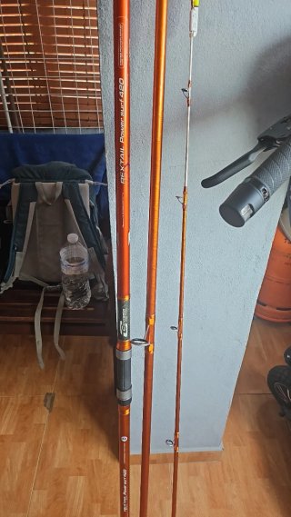 2 canne da surfcasting + 2 mulinelli