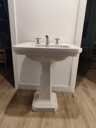 Lavabo antiguo de porcelana