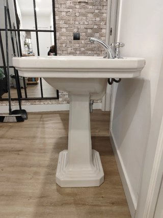 Lavabo antiguo de porcelana
