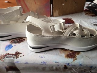 Sandalias deportivas blancas tallan grandes 41