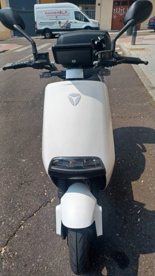 Moto Eléctrica Yadea G5S Blanca Automática