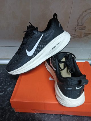 Nike Vomero 18 Talla 43 Negras