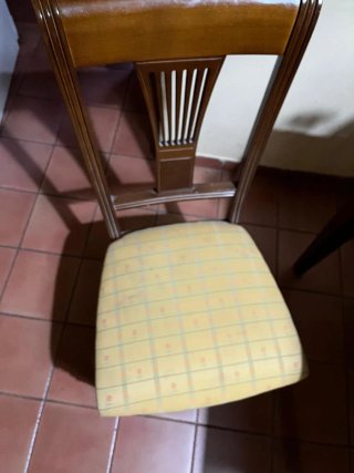 Mesa de comedor y 6 sillas de madera marca BANAK