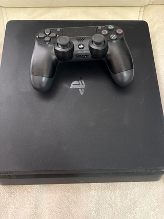 PS4 (PlayStation 4) Negra + Mando y Cables