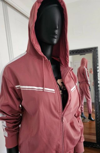 Conjunto deportivo rosa y blanco