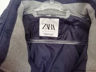 Cazadora Zara azul y gris para entretiempo.