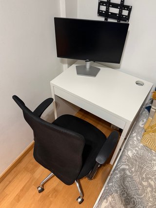 Escritorio IKEA MICKE + Silla Ergonómica