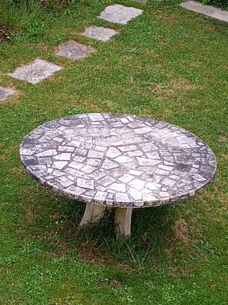 Mesa redonda de piedra mosaico