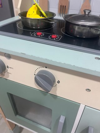 Cocinita de juguete de madera