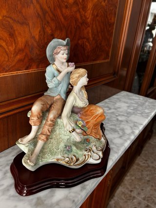 Figura de porcelana de pareja