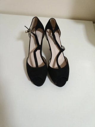 Zapatos de tacón negros para mujer