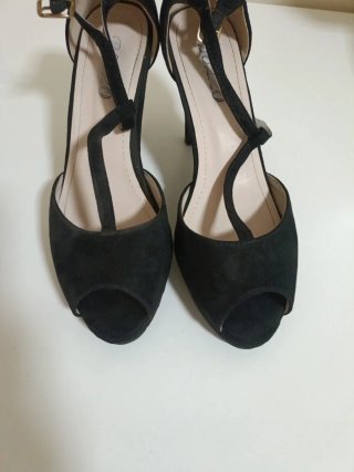 Zapatos de tacón negros para mujer