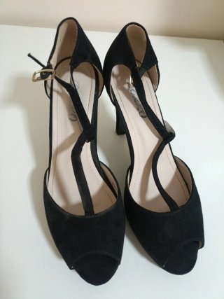 Zapatos de tacón negros para mujer