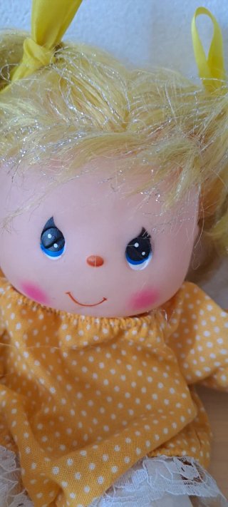 Pupazzo Pupini con capelli biondi e vestito a pois
