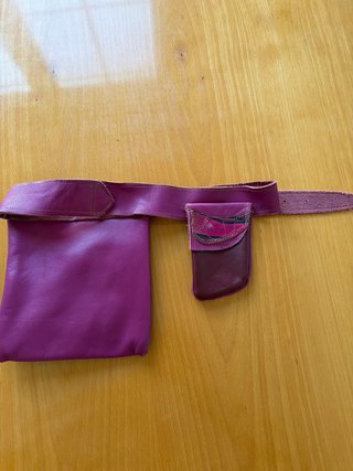 Riñonera de cuero multicolor y morado