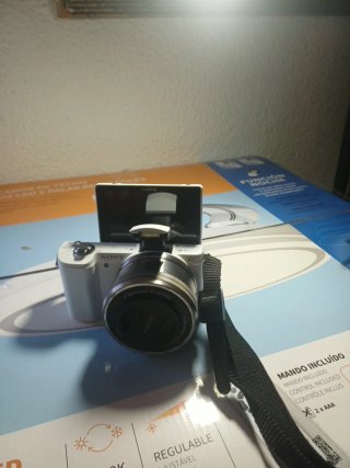 Sony Alpha 5000 (ILCE-5000) + Lente 16-50mm