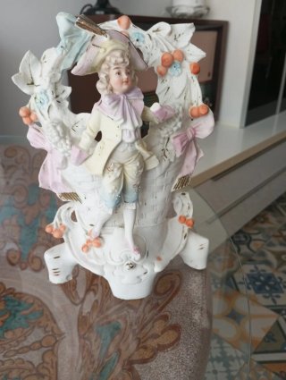 Figura cerámica biscuit antigua